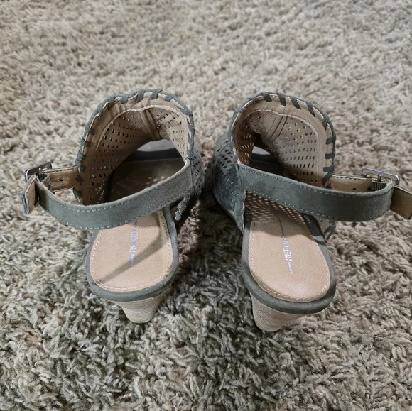 "Report" Olive Green Wedge Shoes with Stylish Designc, Size 8.5 - Picture 6 of 10